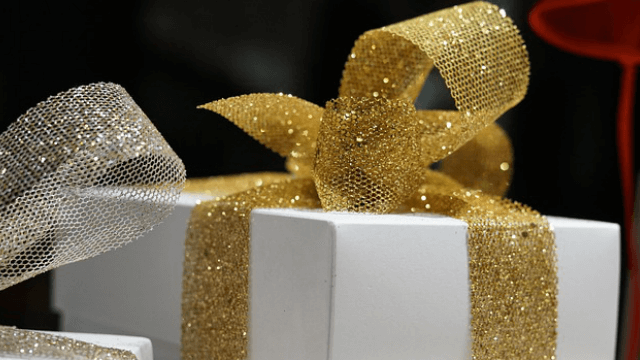 Exclusive 'Think Like Your Man Formula' (Find Awesome Gifts He'll Love) gift shopping for husband